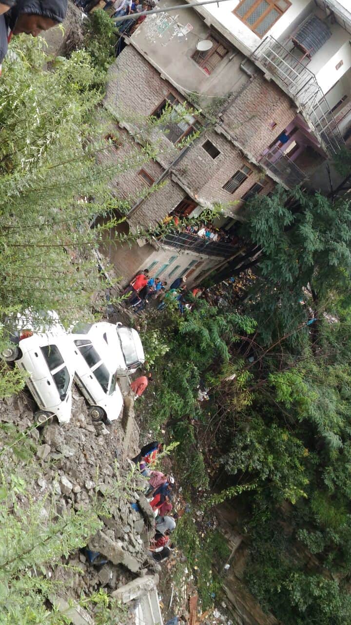 Building Collapse in Hatkoti Shimla, dozen are feared trapped under the debris