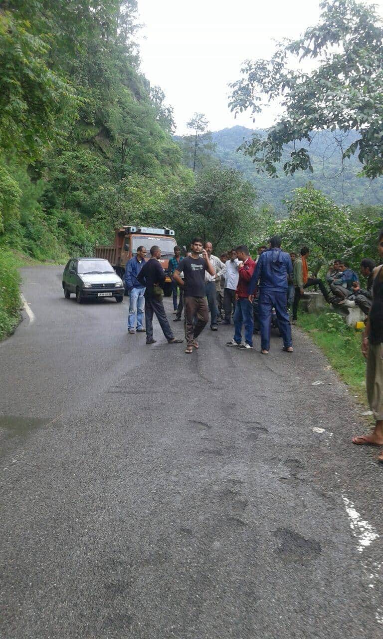 debris in nainital highway, highway blocked