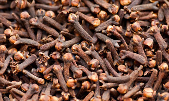 benefits of clove oil and tea