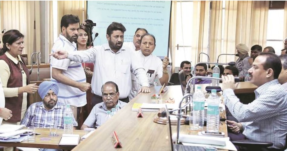 Congress Counciler chawla and bassi resignd from Road committee