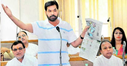Congress Counciler chawla and bassi resignd from Road committee