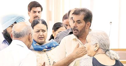 Congress Counciler chawla and bassi resignd from Road committee