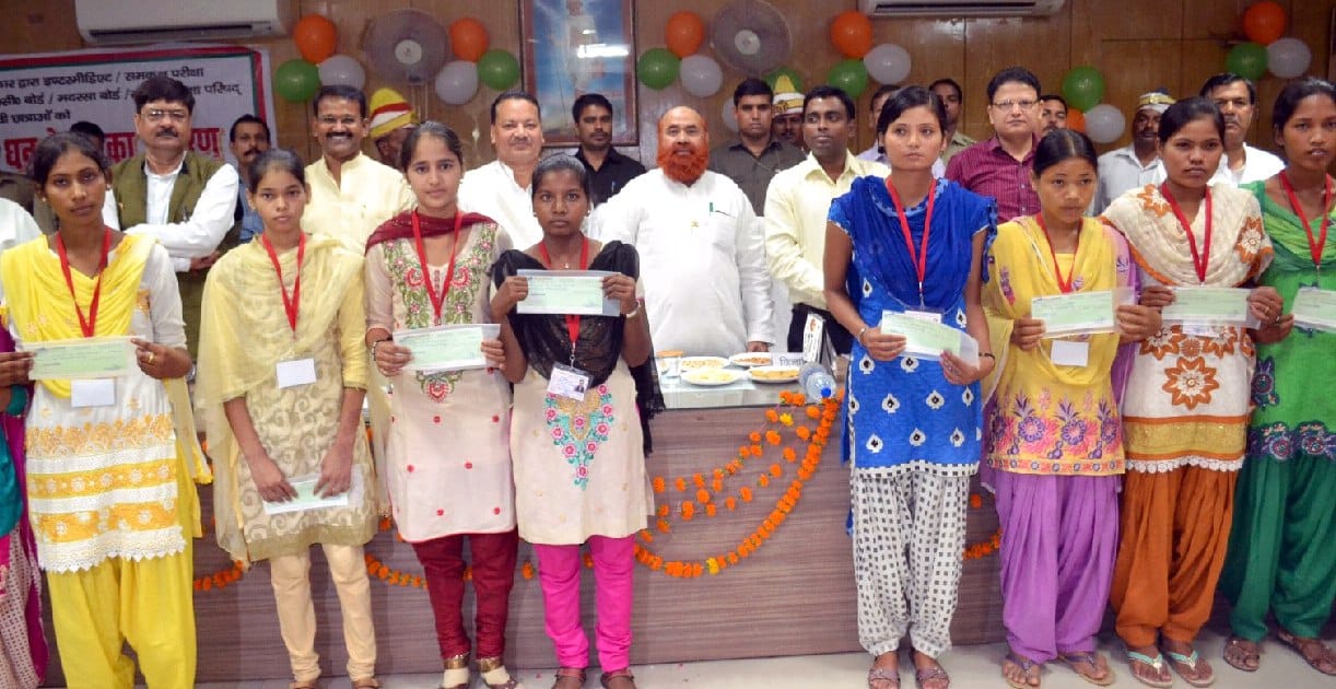 967 students received the second day of the Kanya Vidya Czech