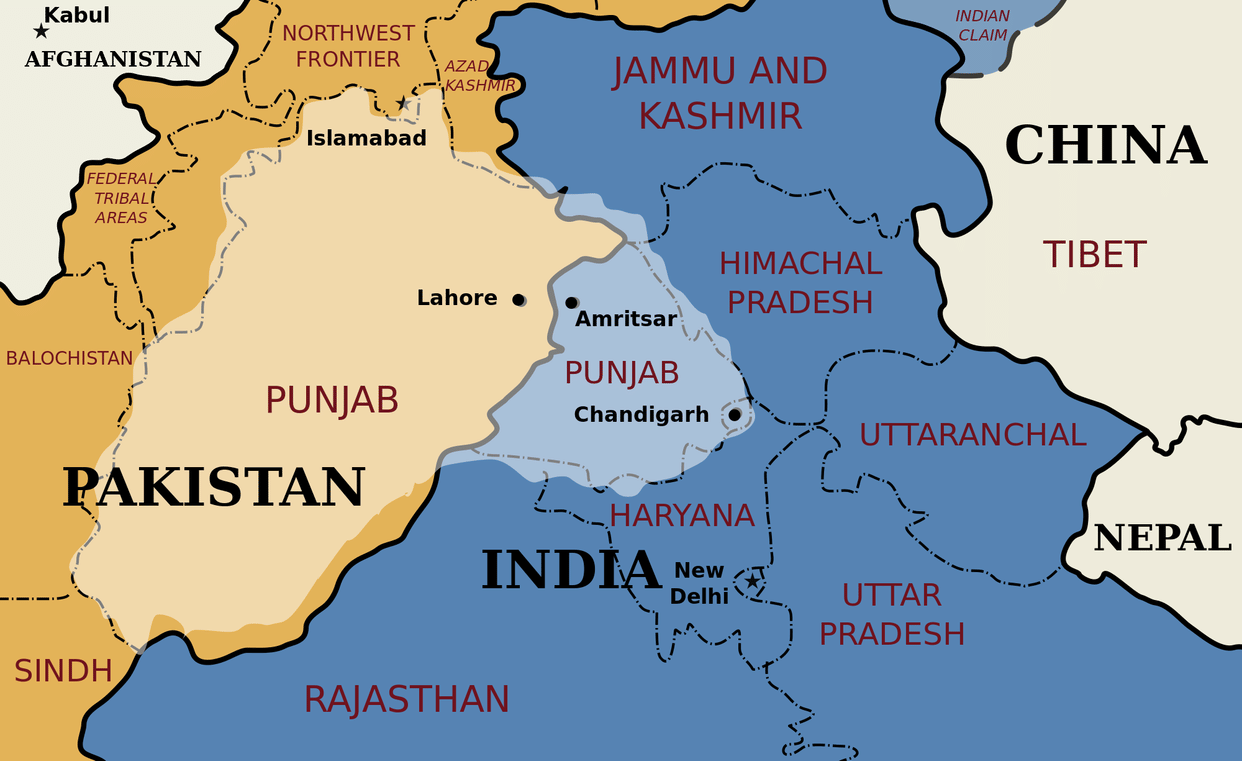 woman beatan by mob in Pakistan