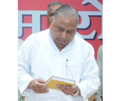 Mulayam Singh Yadav speaks about bofors scandal.