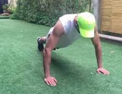 Young Pak min challenges older rivals to 50 push-ups
