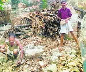 The roof collapsed in the rain, the elderly, killed