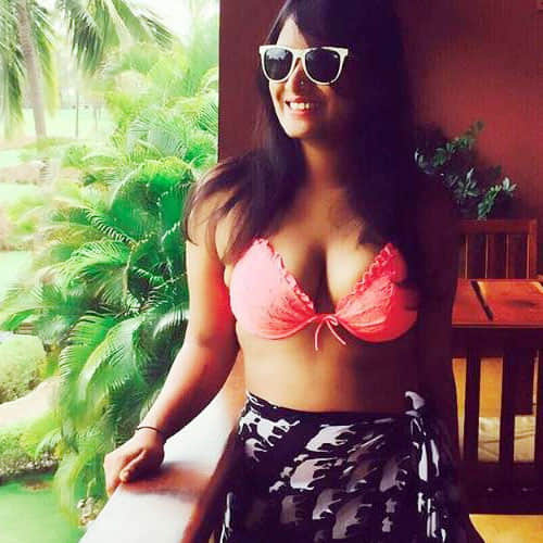 bipasha basu's sister photos get viral in social media