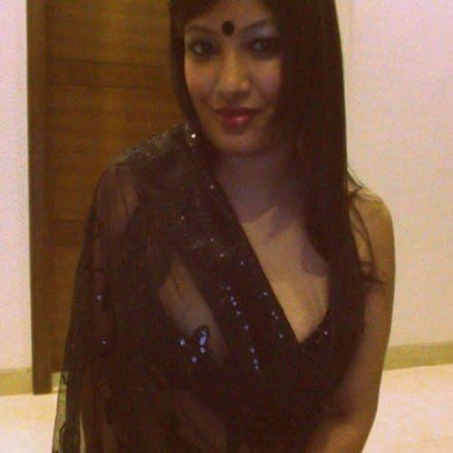 bipasha basu's sister photos get viral in social media