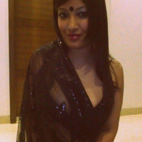 bipasha basu's sister photos get viral in social media