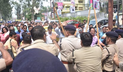 lathi charge on teachers' in dehradun.
