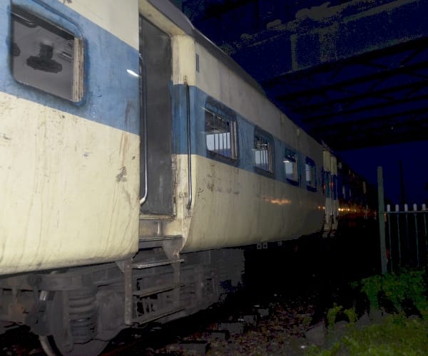 loot in three trains at kanpur outer