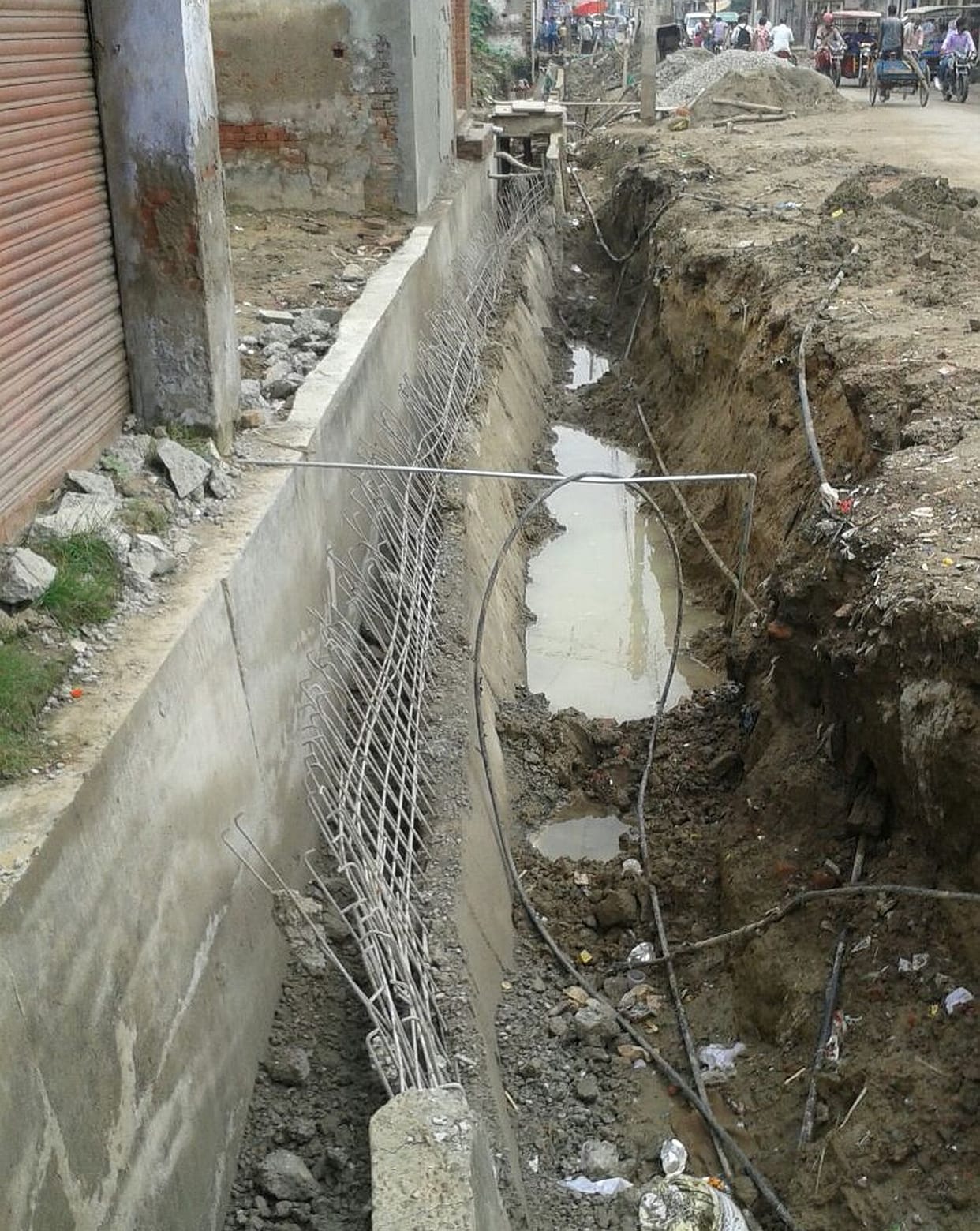 wall fell on Ashram Road.