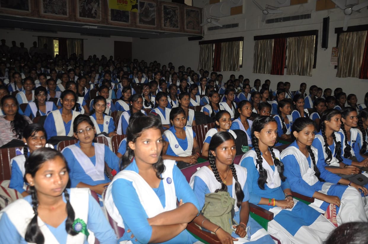 10th passed girl will be special police officer, says navneet sikera