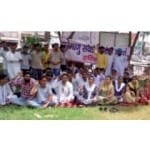 लालबत्ती चौक पर धरना देते  परमाणु संयंत्र विरोधी मोर्चा के लोग