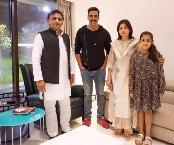  Akshay Kumar meets Akhilesh Yadav.