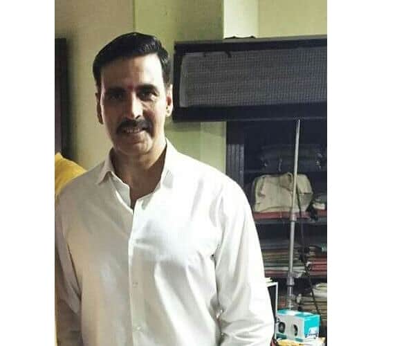  Akshay Kumar meets Akhilesh Yadav.