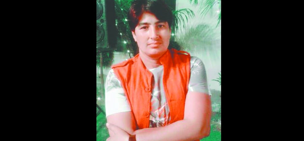 babita do not tie rakhis to brother but sisters tie rakhi to her