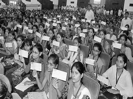 girl students got happy after receving cheque