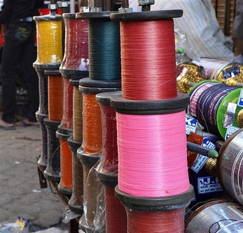Chinese made Manjha thread death , openly selling