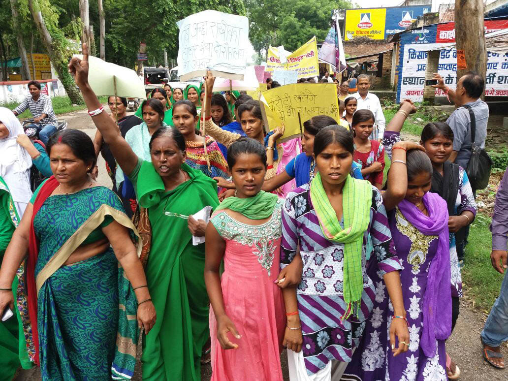 Rakhi brothers instead seek toilet