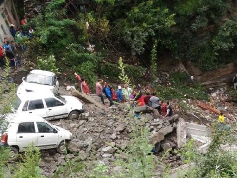 इमारत गिरी