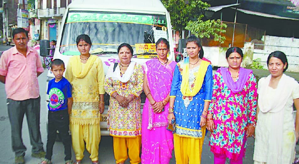 Golu brothers and sisters traveled in the car free