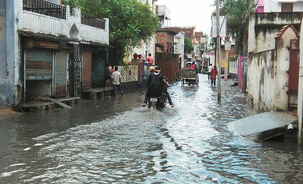 Heavy rain waterlogging in several areas of the city