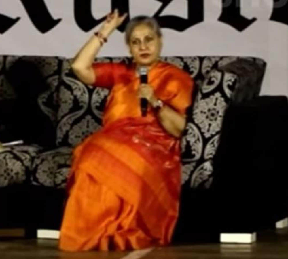 jaya bachchan scolds students in mumbai college