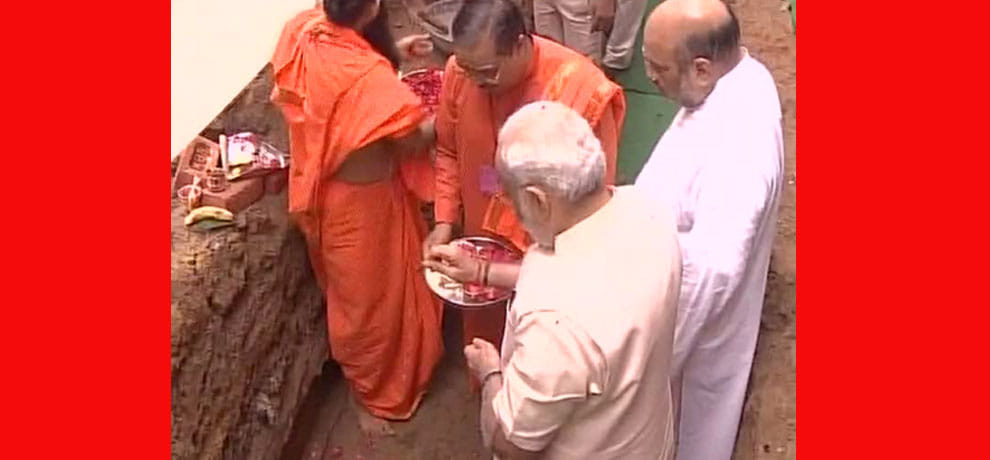 PM reached on Bhoomi Poojan of BJP new office
