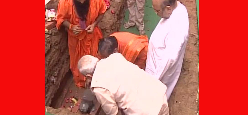 PM reached on Bhoomi Poojan of BJP new office