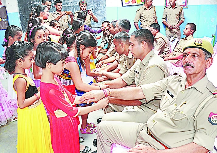 Police defense source fastened at the wrist, sought safety pledge