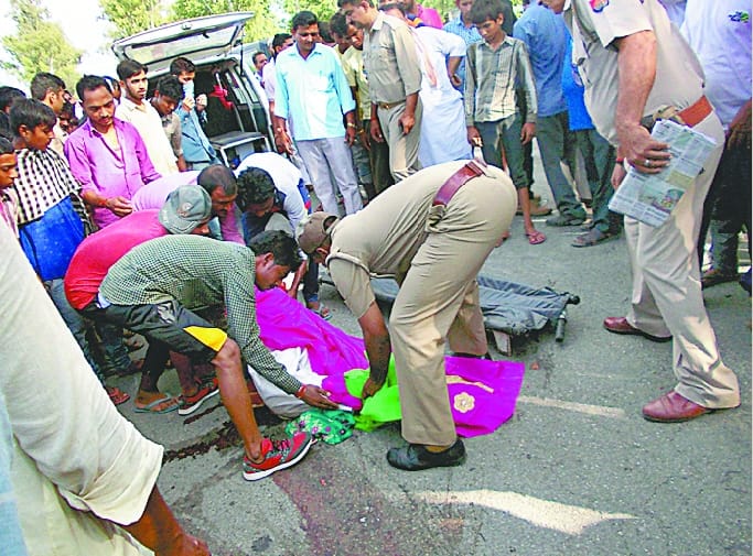 Couple tractor crushed, death