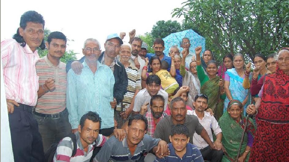 Villagers in the performance of road Laluri