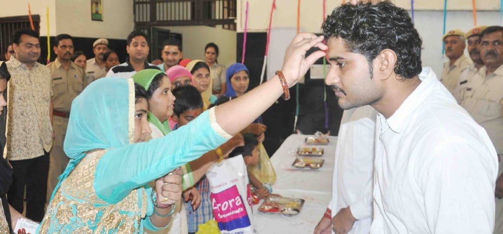 first time sisters tie rakhi to brothers in neemka jail