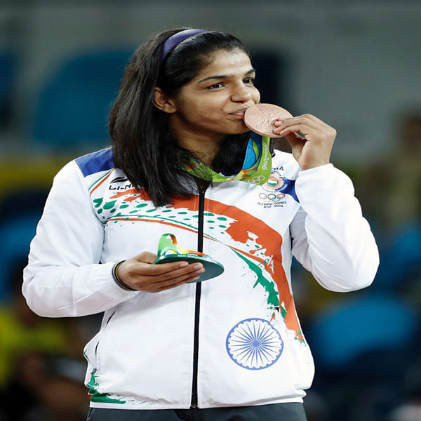 Sakshi Malik creates history by winning Bronze in women wresling
