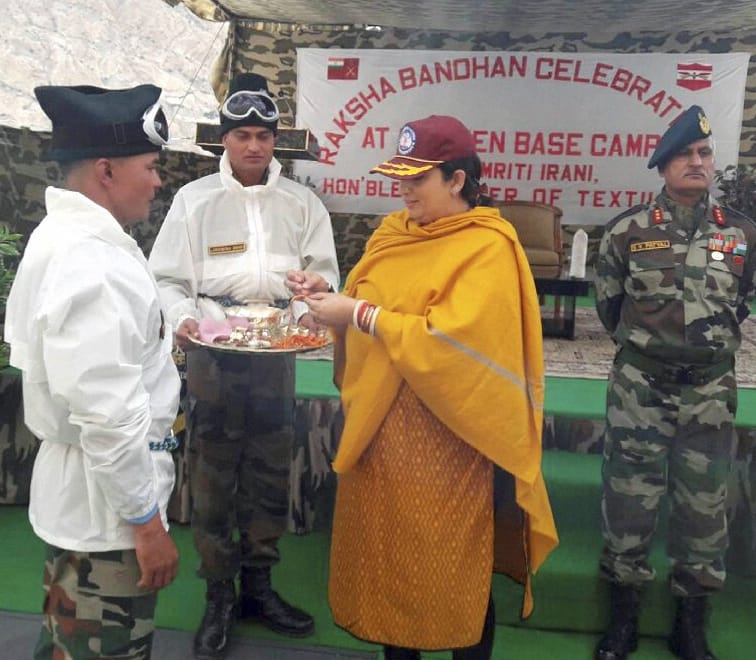 smiriti irani in siachin