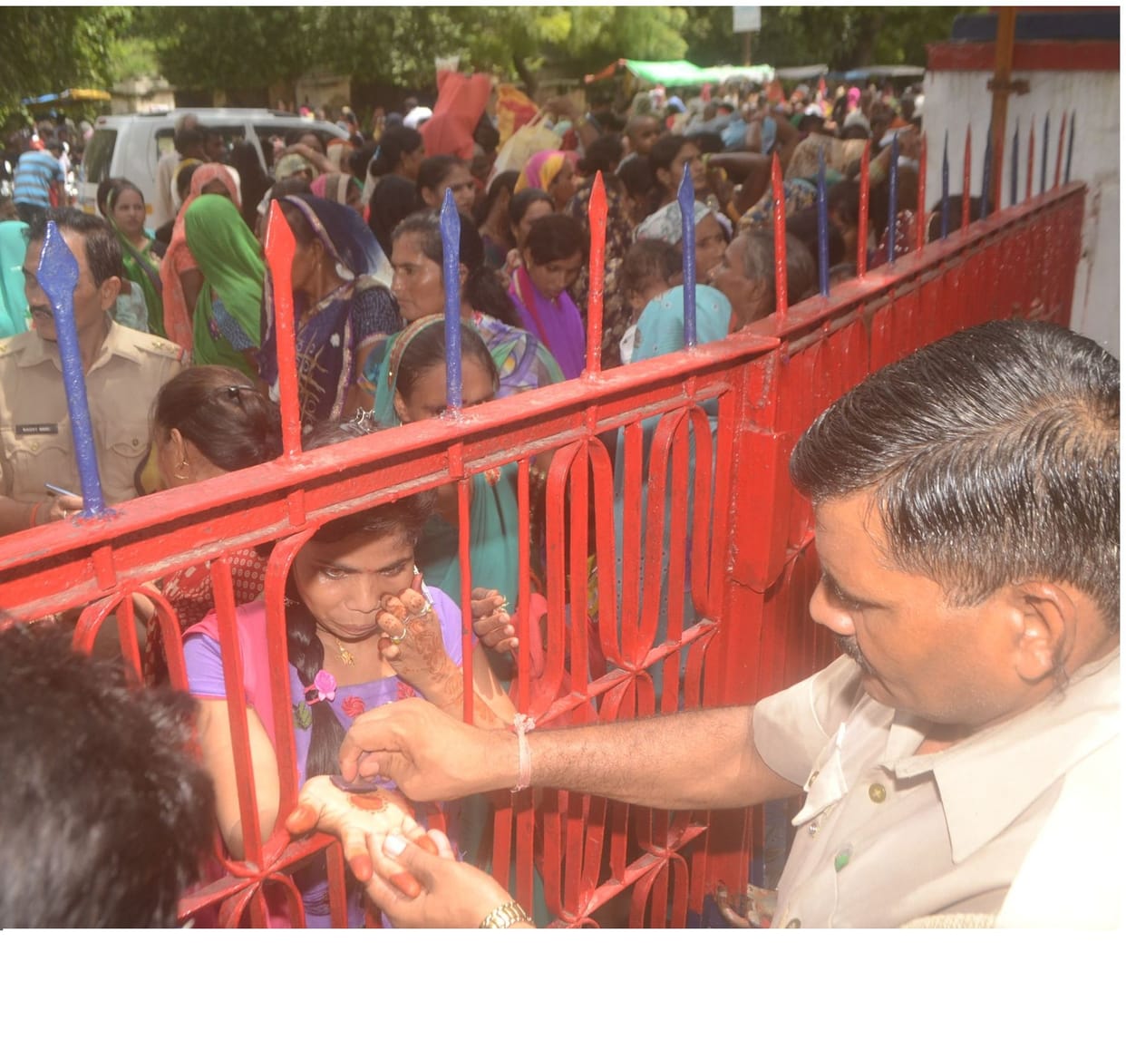 Sisters tie Rakhi brothers detained in prison arrived