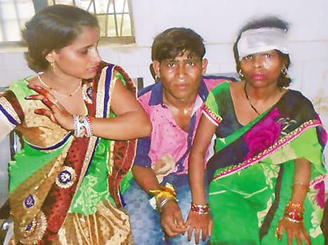 Tempo overturns eight injured