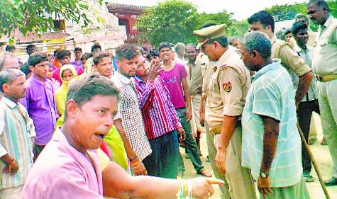 Mother-daughter tie the thread being killed in the accident , organically