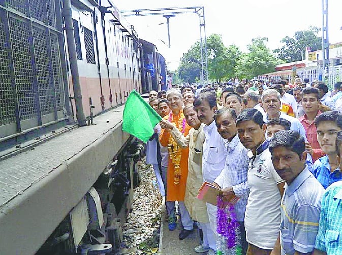 chandak mein pahli bar ruki link express