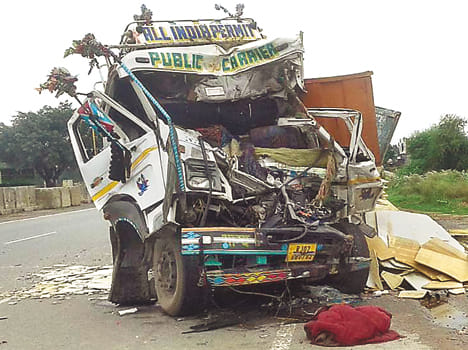 cleaner died in truck trolla collsion