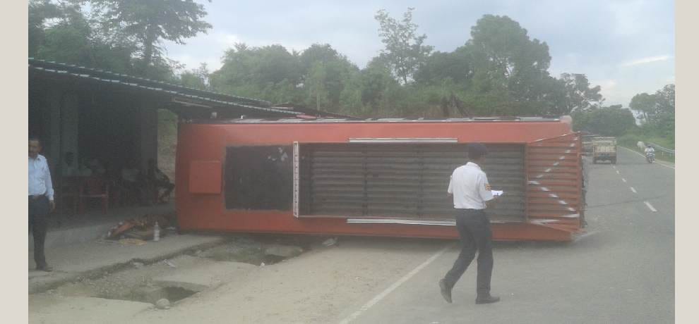 bus accident in una 20 injured