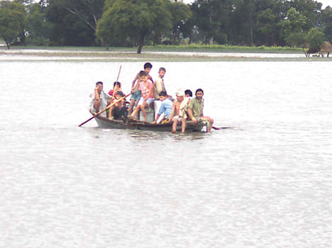 Ramganga river and the water level dropped, fast-loading