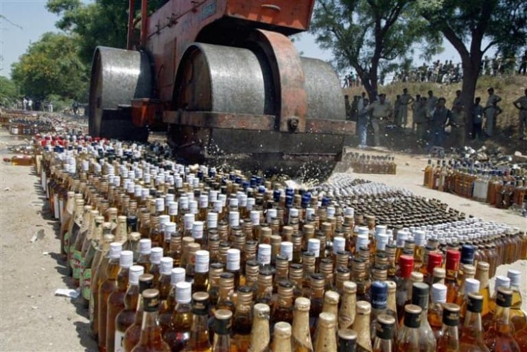 25 policemen suspends in Bihar's gopalganj spurious liquor