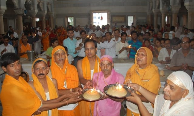 Celebrated salvation kalyank day of Tirthankar Shreyans Nath 