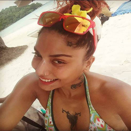 Ex-Bigg Boss contestant enjoying in beach
