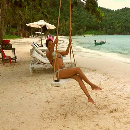 Ex-Bigg Boss contestant enjoying in beach