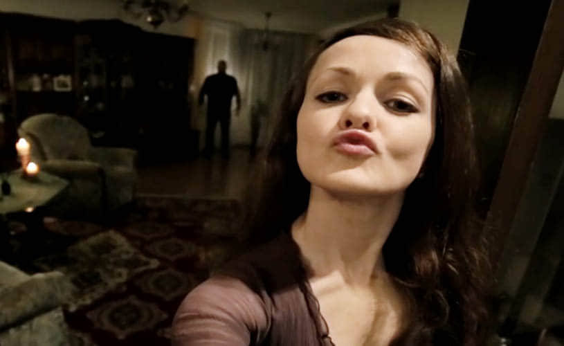 She Took A Selfie And Noticed This Creepy Man Behind