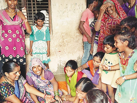 While taking a bath in the Ganges spring student's death